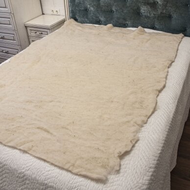 Wool filler for blanket making, 400g/m² Size 150 x 100 cm.